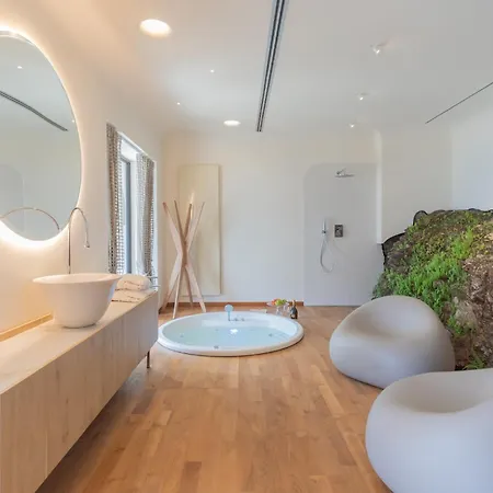 Villa Donatella - Lake Como Infinity Pool & Private Spa Villa *